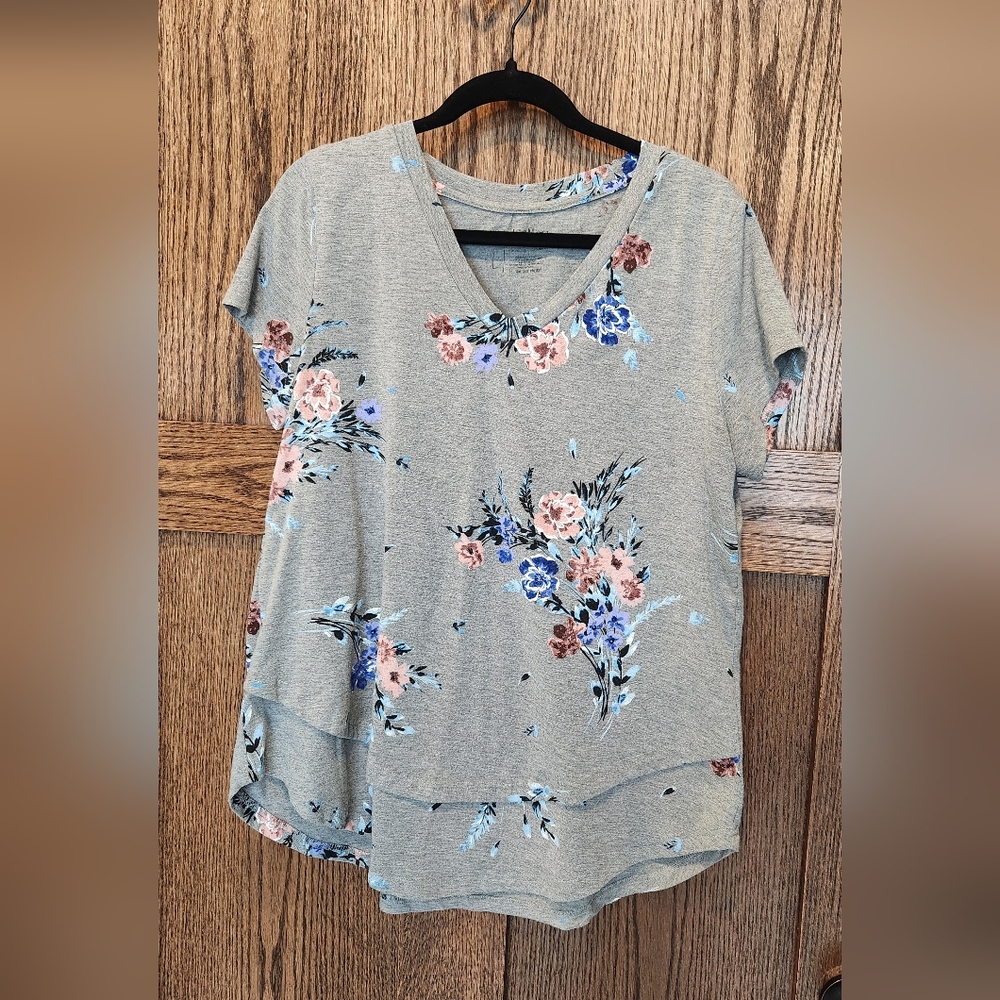 Latched Mama Gray V-Neck Short Sleeve Top with Pink & Blue Floral Print